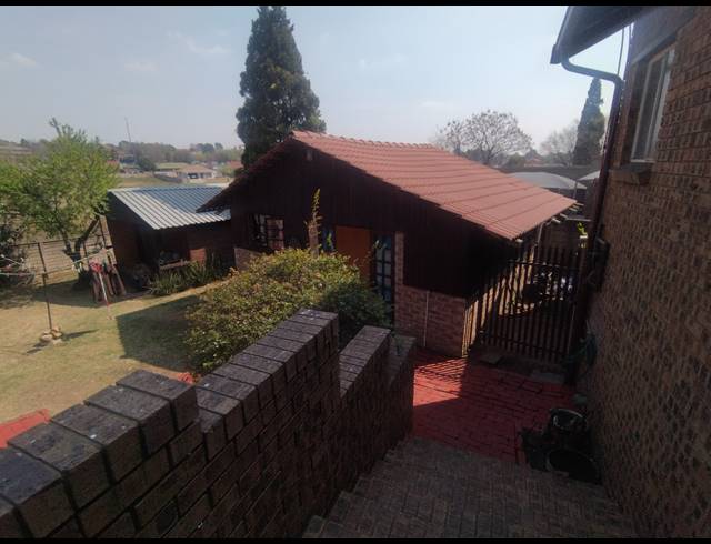 5 BEDROOM DETACHED FOR SALE IN TASBET PARK EXT 1